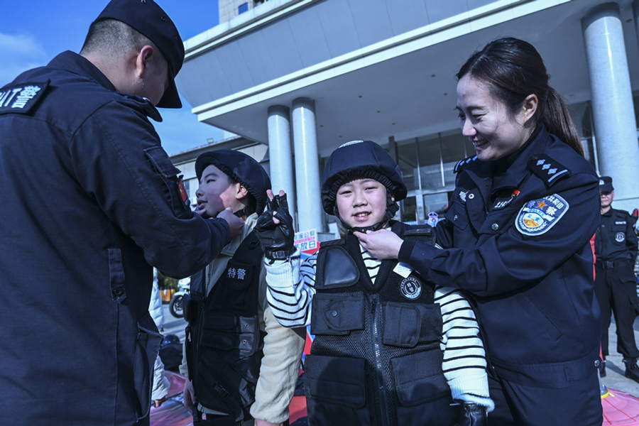 江西资溪：警营新“客”